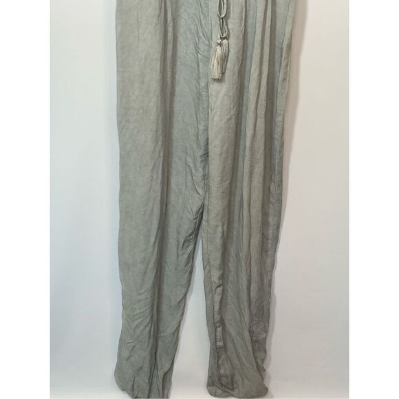 Olivaceous Women's Spaghetti Strap Button Front Jumpsuit Sage Green Size Medium - Picture 2 of 8